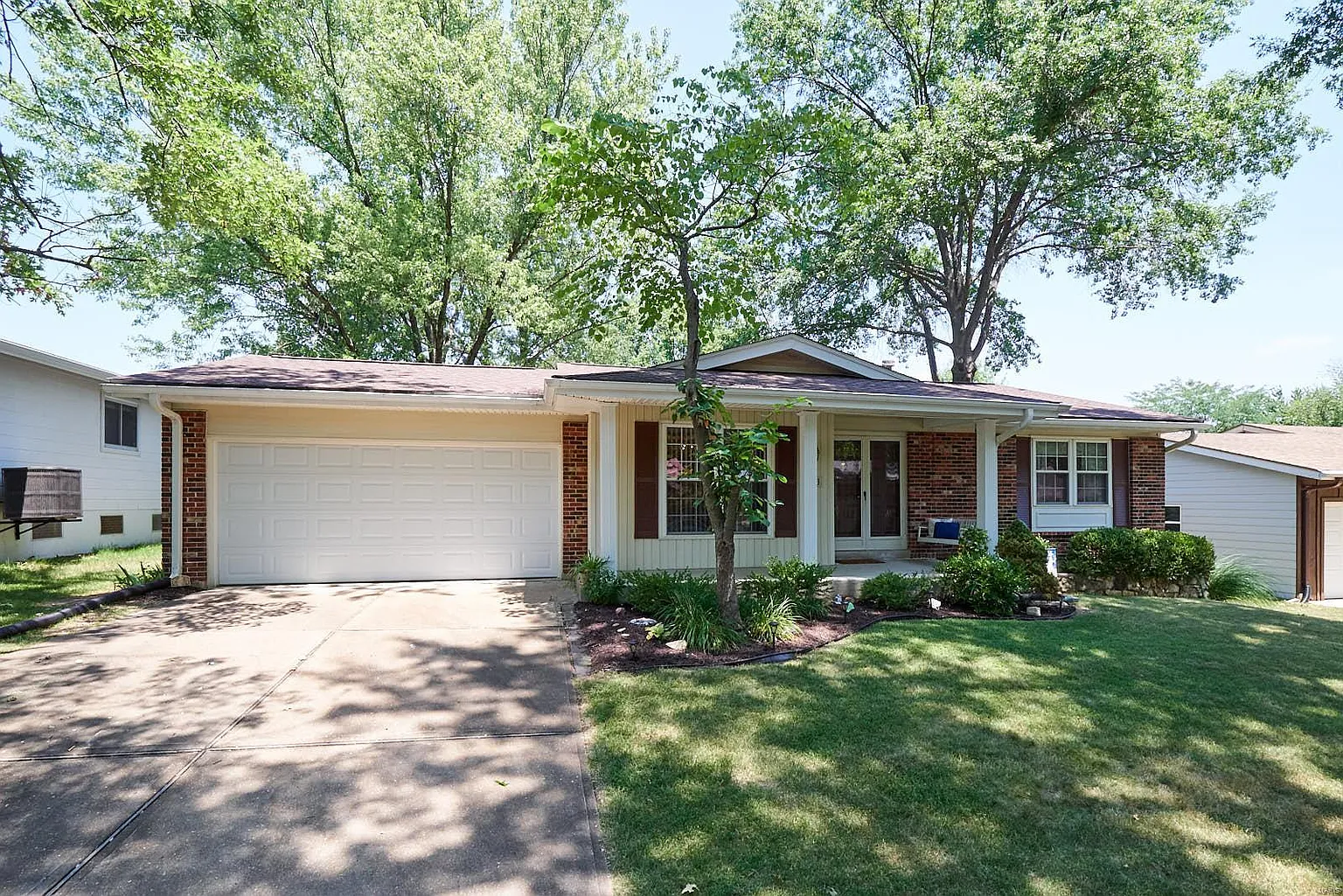 533 Goldwood Dr photo 1