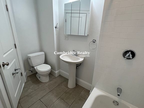 4th image of 122 Columbia St #1T