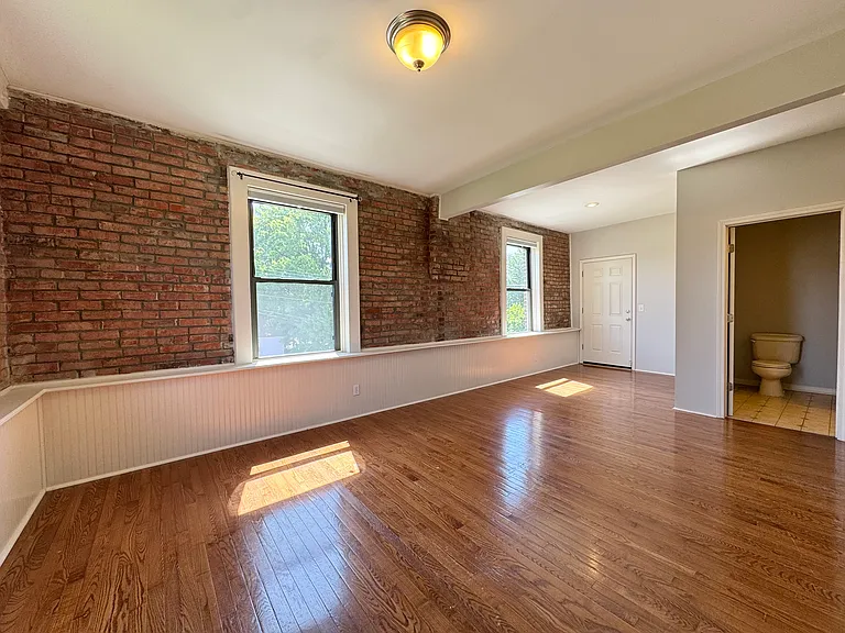 503 1/2 N 6th St #1 — Photo 12