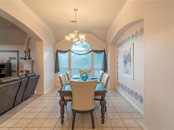 3rd image of 624 Garner Ct