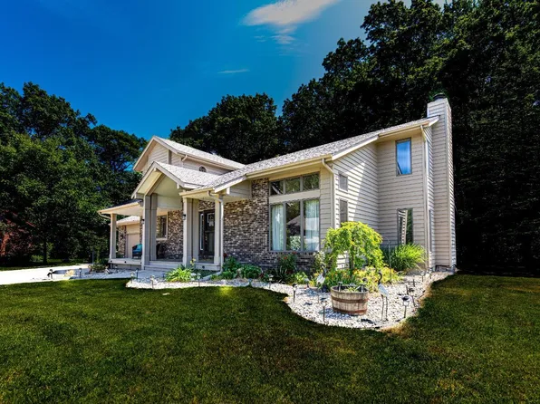 390 Sandpiper Dr, Chesterton, IN 46304