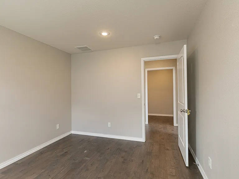1029 S Christopher Ave — Photo 17