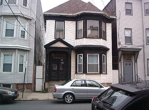 1st image of 229 Saratoga St
