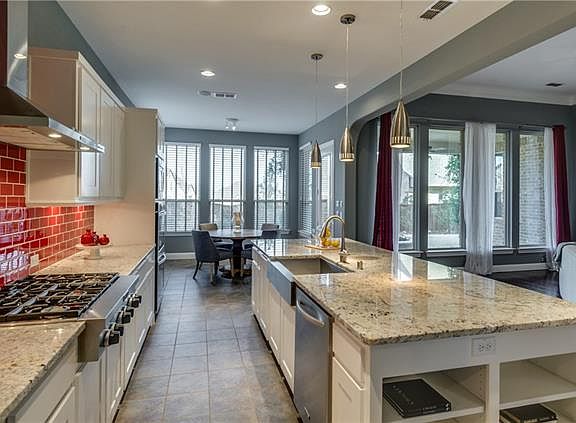 5th image of 652 Indian Creek Dr