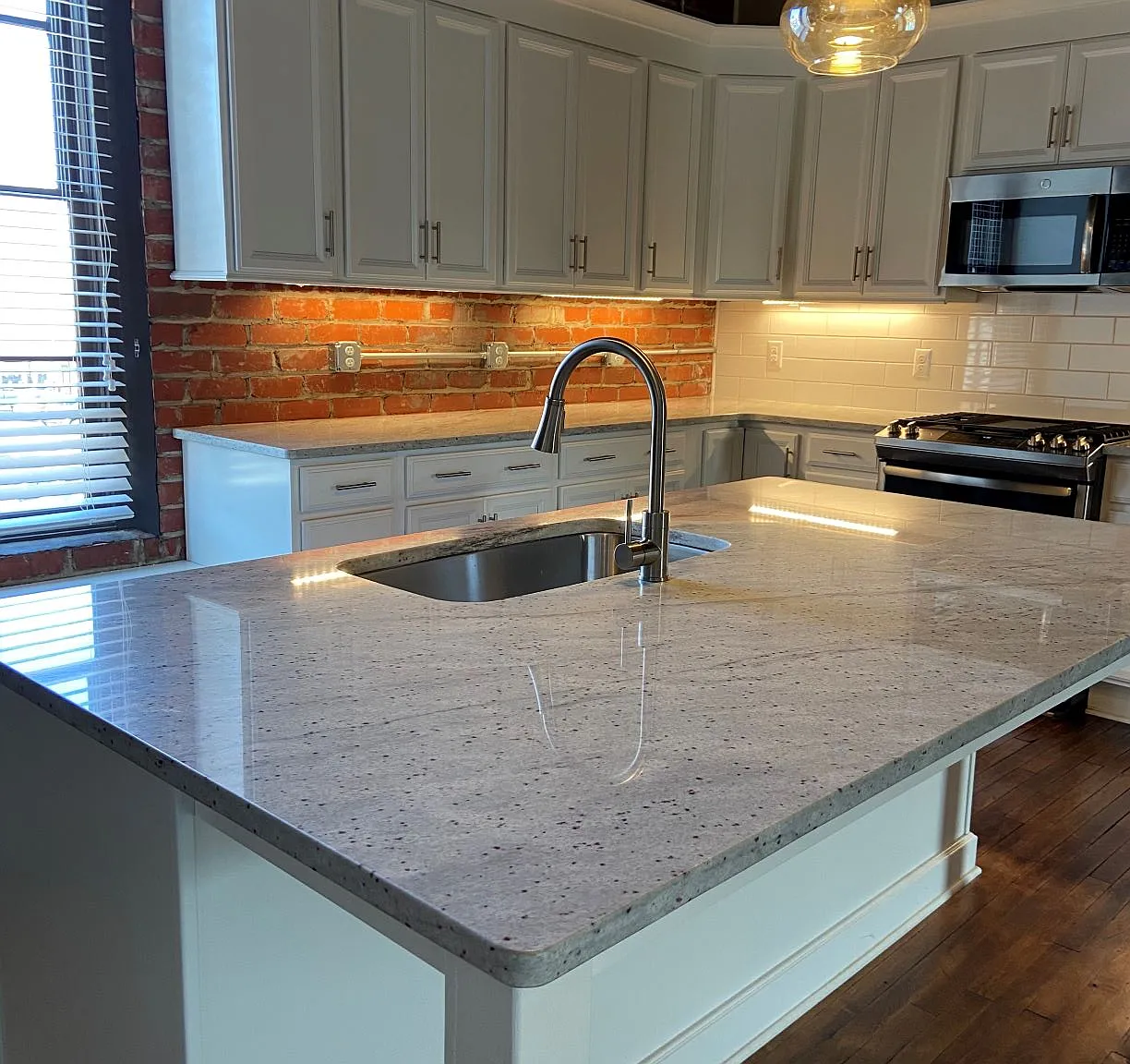 2 bed, 1850 sqft, $2,350 — Photo 2