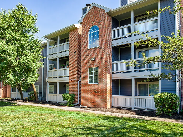Lakeshore Apartments — Photo 63