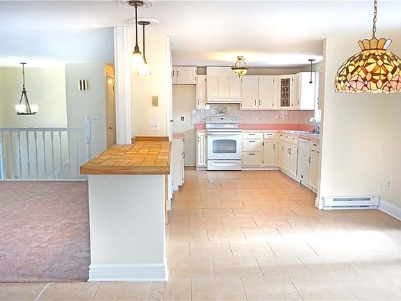 3rd image of 107 Sanderson Dr