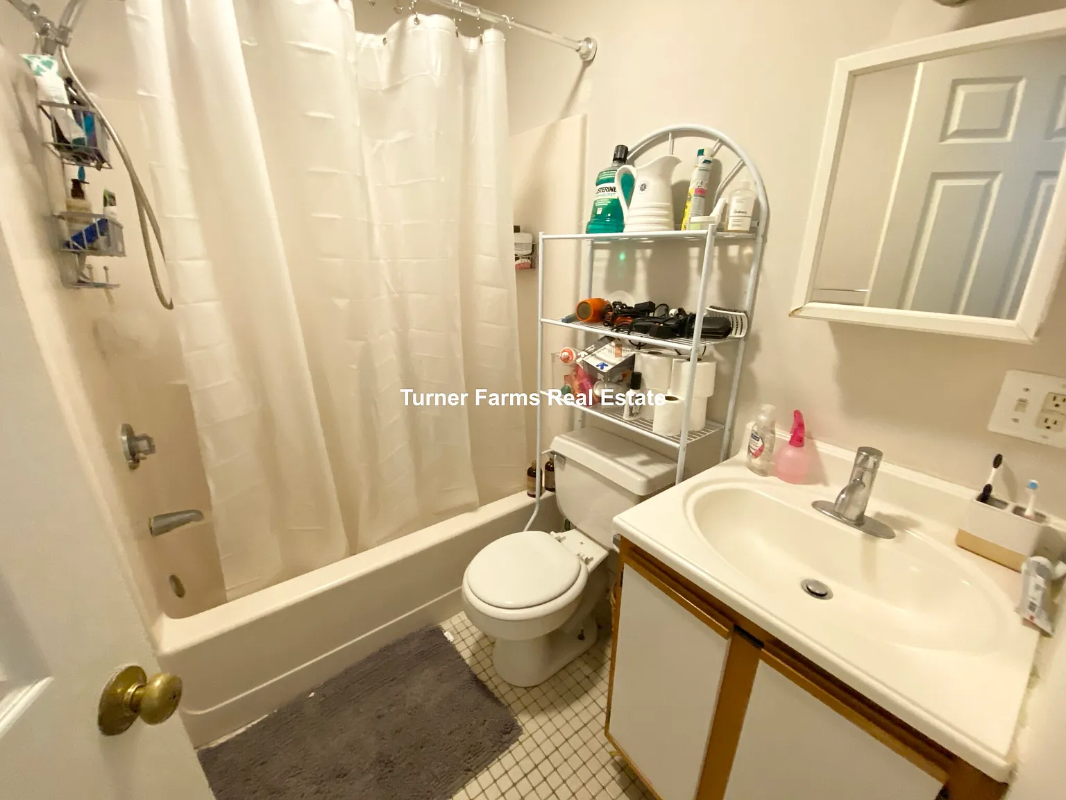 4 bed, 1.5 bath, 9999 sqft, $5,600 — Photo 4