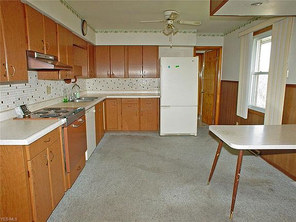5th image of 293 Laurel Dr
