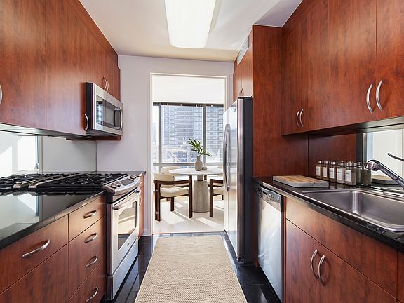 3rd image of 420 E 61st St APT 8E