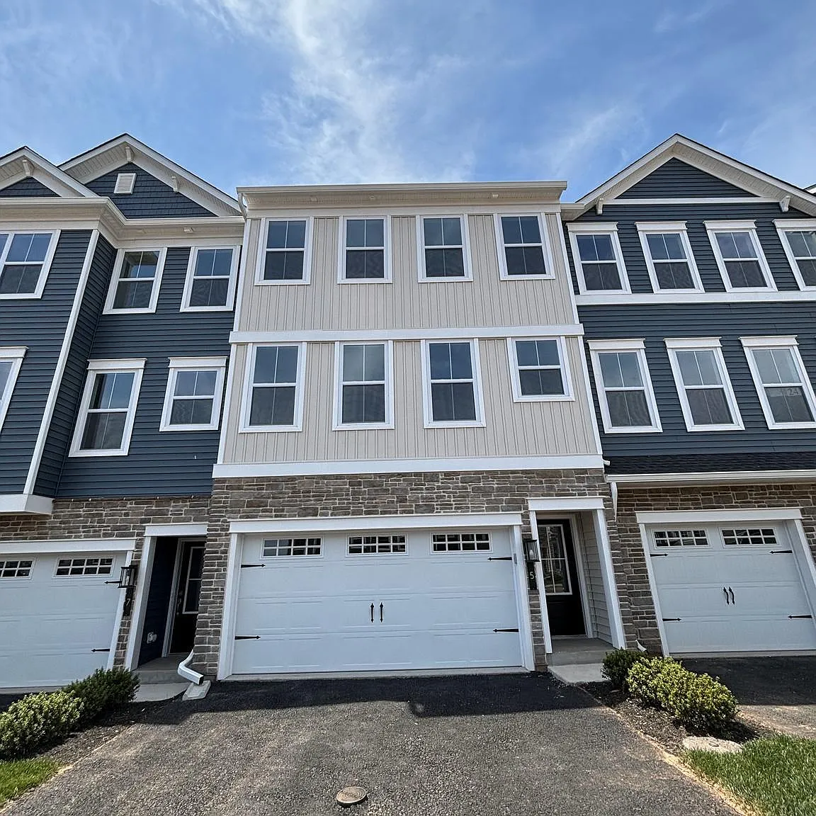3 bed, 2.5 bath, $3,200 — Photo 1