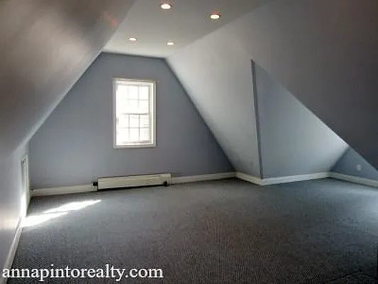 Sold by Anna Pinto Realty | media 19