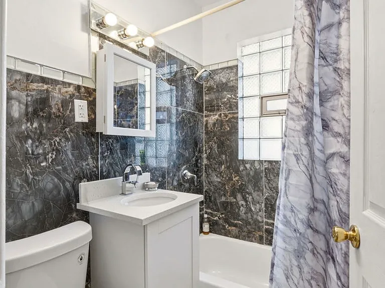 1018 W 115th St — Photo 15