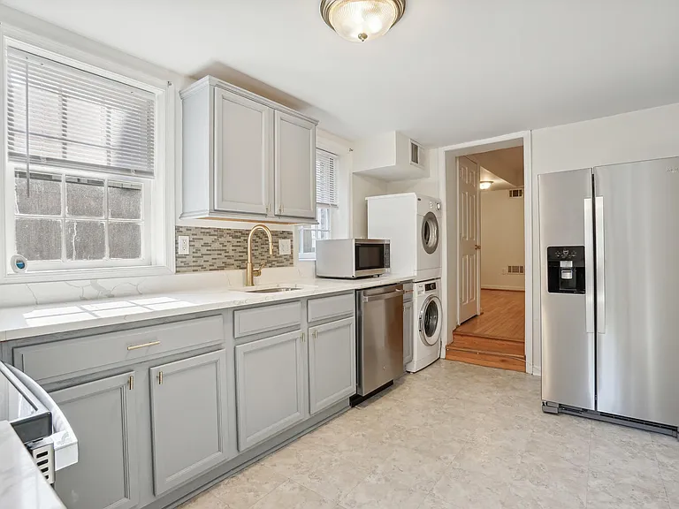 1121 Prince St — Photo 3
