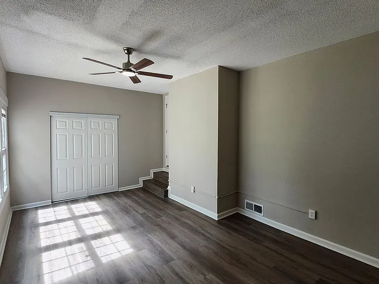 1007 Strawberry Ln — Photo 2