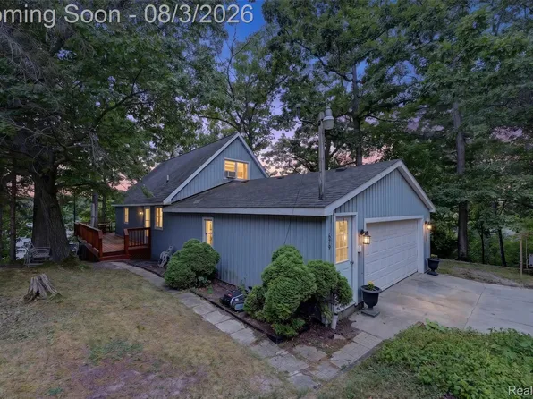 679 N Long Lake Blvd, Lake Orion, MI 48362