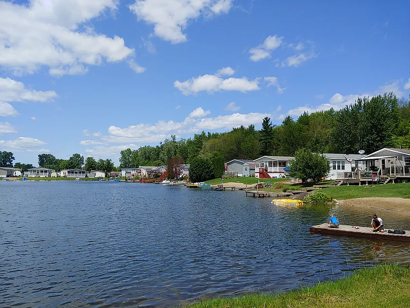 Pinewood on the Lake — Photo 3