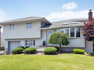 40 Macarthur Ave, Plainview, NY 11803