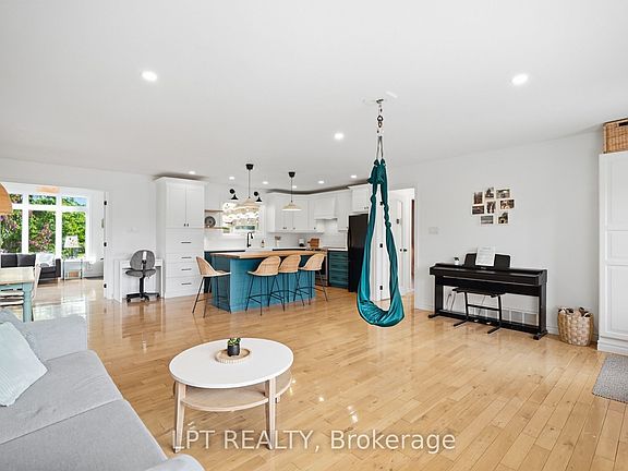5th image of 20375 Dunvegan Rd E
