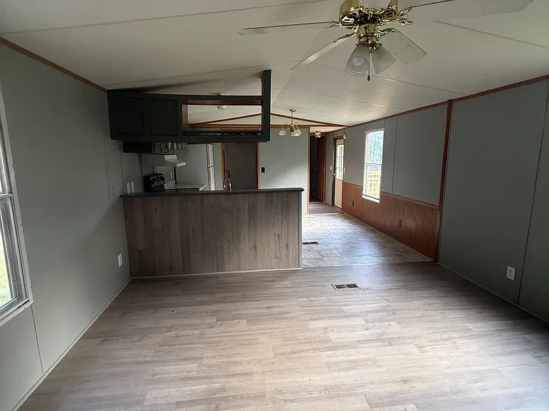 106 Arrowhead Dr — Photo 2