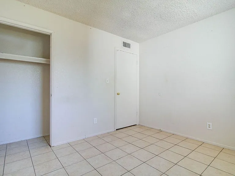 373 N Williams St — Photo 14