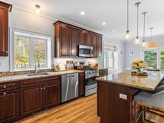 4th image of 58 Sunset Ridge Ln