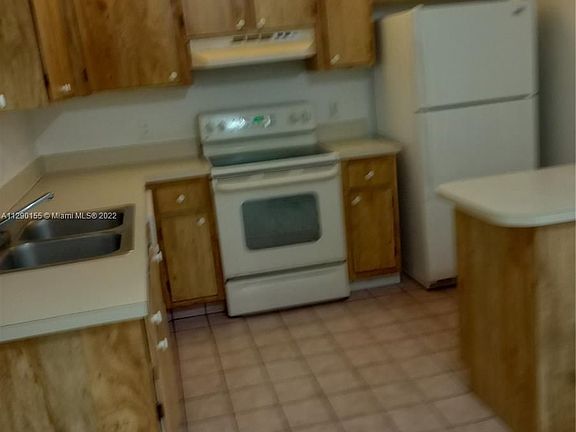 3rd image of 5925 Longbow Ln APT 6