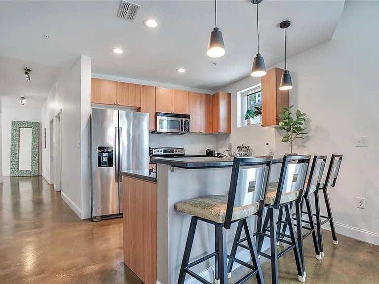 525 E Jackson St #301 — Photo 35