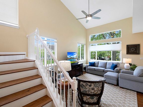 5th image of 224 Camel Bend Ct