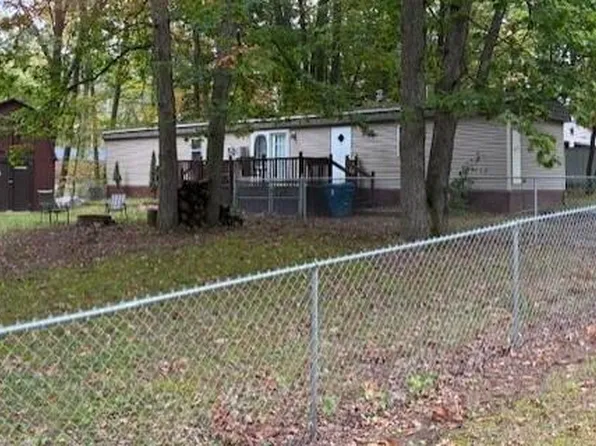 217 Joliet Ave, Houghton Lake, MI 48629
