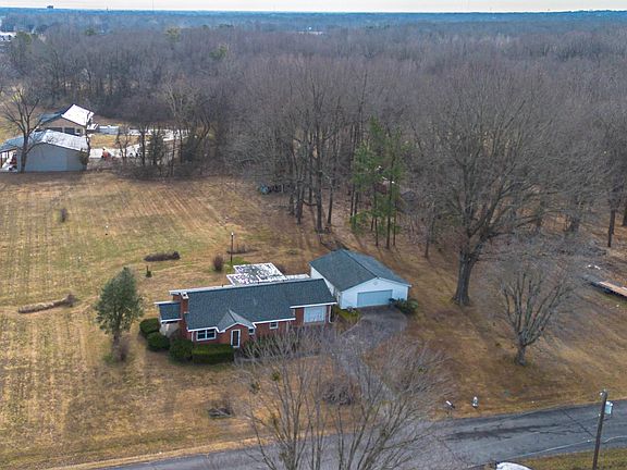 3rd image of 114 N Crestview Dr