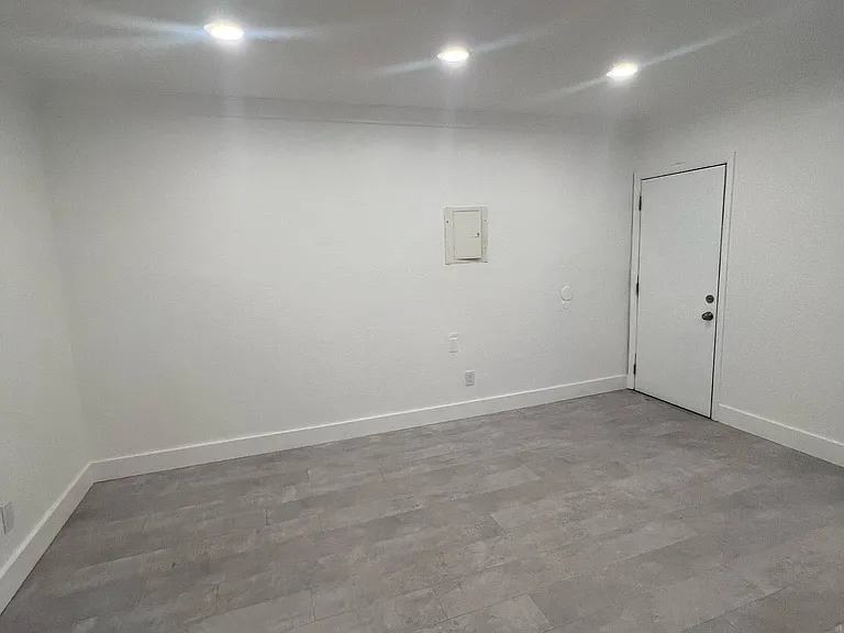1949 NE 172nd St #10 — Photo 6