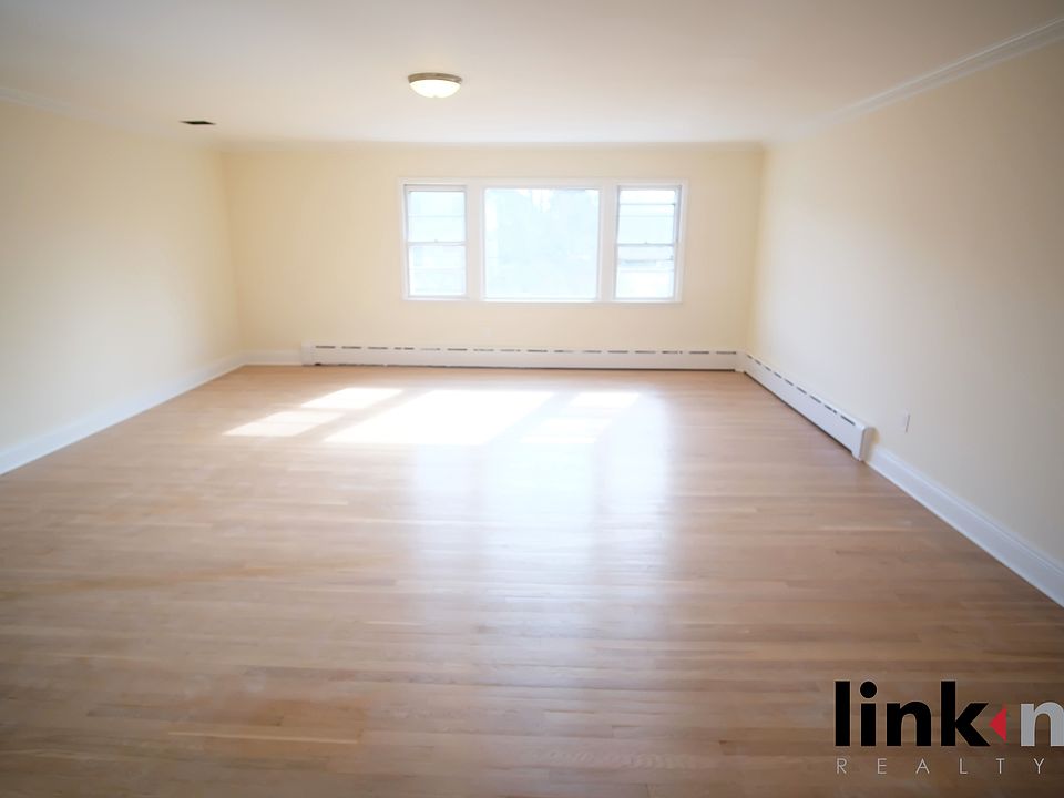 1st image of 149 Lakeview Ave #2