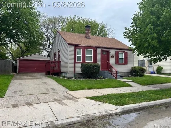 22334 Maxine St, Saint Clair Shores, MI 48080