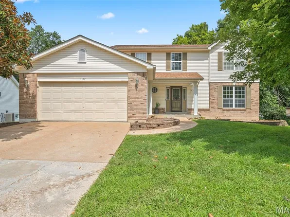 1107 Winter Park Dr, Fenton, MO 63026