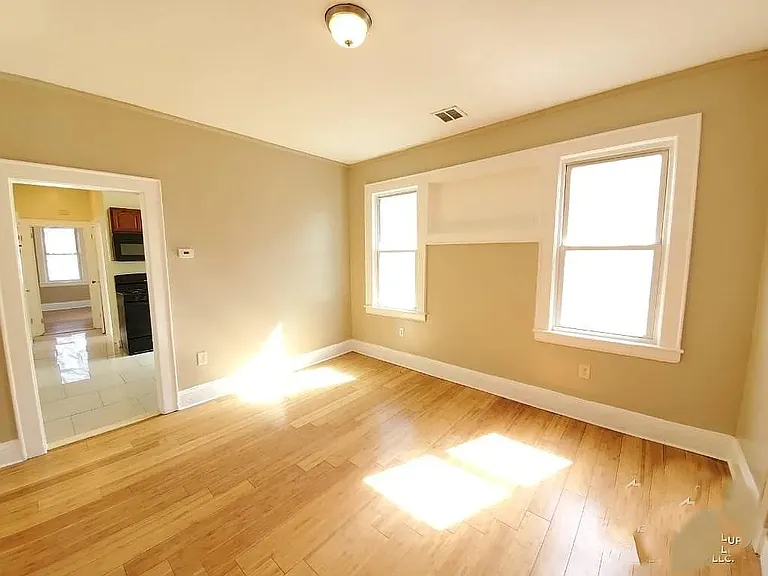 43 Underwood St #6R — Photo 3