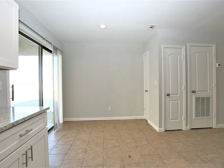 6121 Harvey St — Photo 4