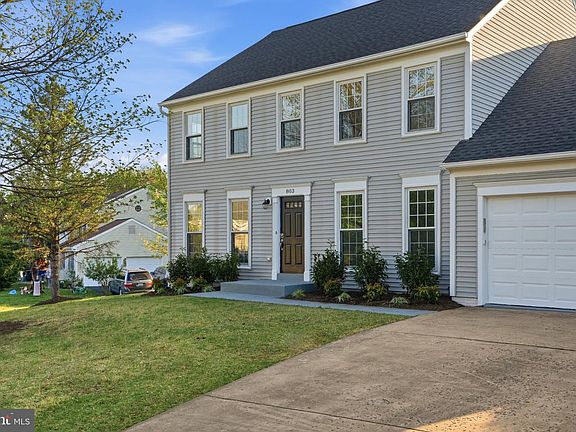 5th image of 803 Hallyard Ct SE