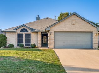 1019 Spring Hill Dr, Saginaw, TX 76179