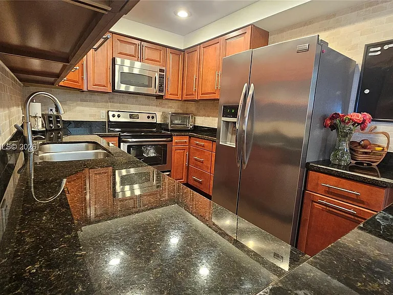 1980 S Ocean Dr #7M — Photo 4