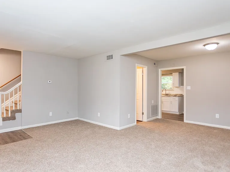 Carriage House — Photo 3