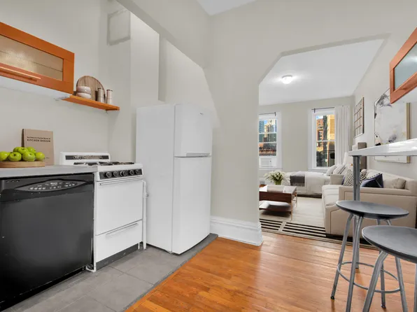 226 East 27th Street 5C image 2 of 12