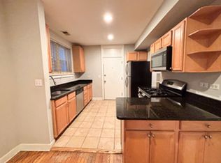 Estes Villas, Chicago, IL 60645