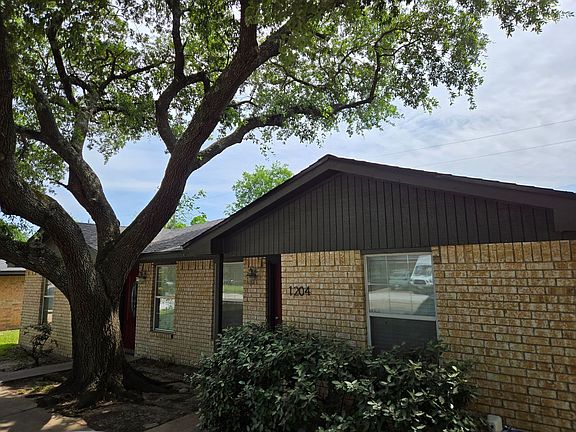 2nd image of 1206 Georgia St