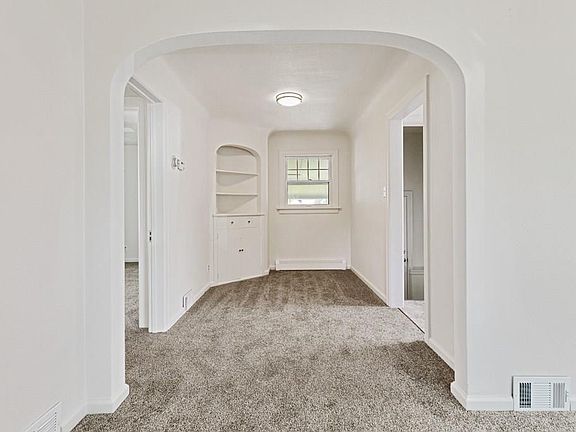 4th image of 539 Burlington Ave
