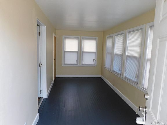 2nd image of 165 Avery St