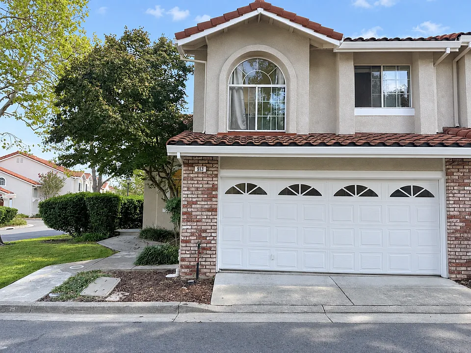 913 Cloverberry Way