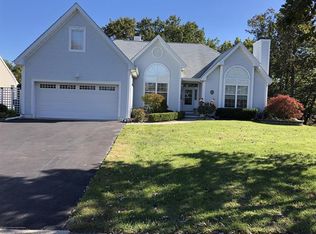 29 Crown Cir, Lakewood, NJ 08701
