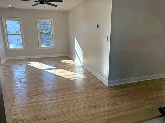 4th image of 32-40 E Broadway #34