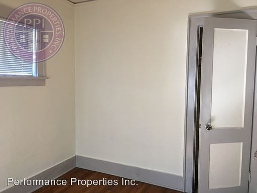 2nd image of 1526 SE Hawthorne Blvd APT 7